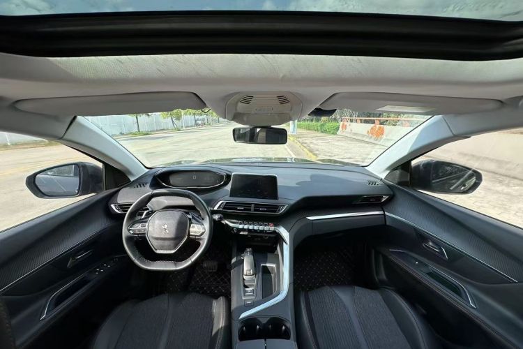 标致5008 2017款 380THP 5座精英版中控内饰7007