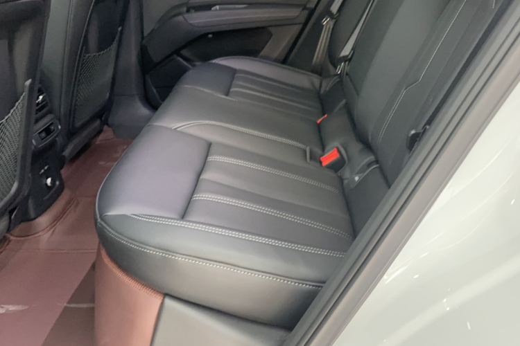 奥迪Q4 e-tron 2024款 50 e-tron quattro 创境曜夜版中控内饰7005