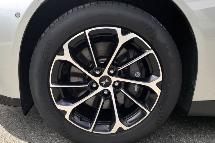 小鹏P7 2022款 625E车身外观6008