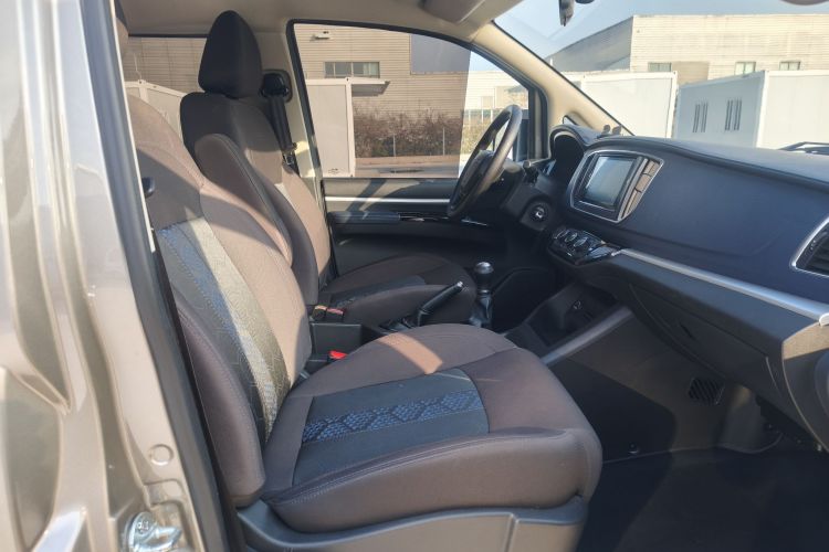 东风风行 菱智 2023款 M5L 1.6L 舒适型 9座中控内饰7002