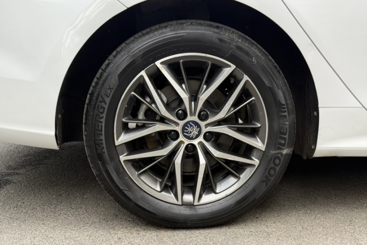 比亚迪 秦PLUS 2021款 EV 400KM 豪华型车身外观6005