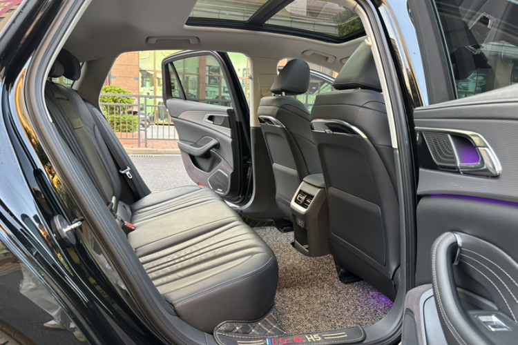 红旗H5 2023款 2.0T 自动智联旗畅版中控内饰7006