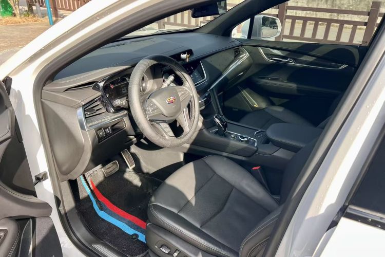 凯迪拉克XT5 2024款 2.0T 四驱豪华型（蜂鸟版）中控内饰7001