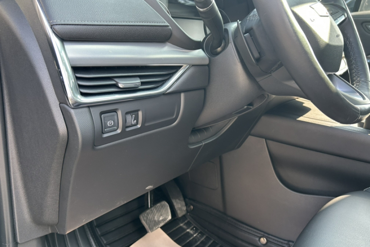 凯迪拉克XT4 2020款 28T 两驱领先型中控内饰7010