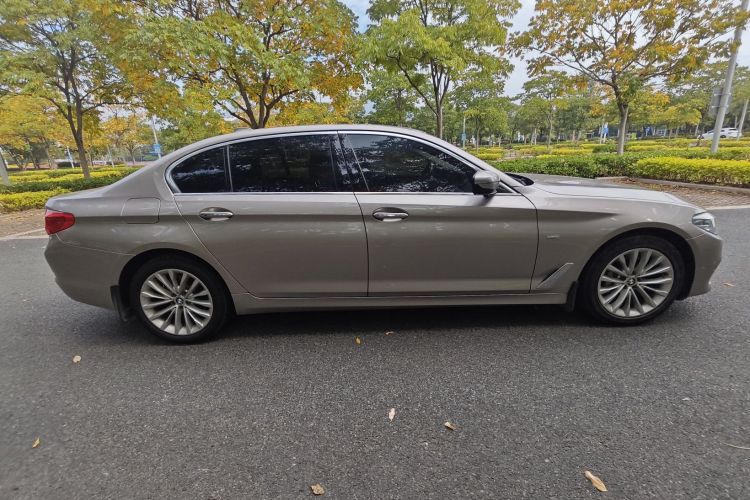 宝马5系 2018款 改款 530Li 领先型 豪华套装车身外观6004