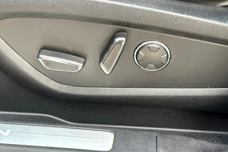 林肯MKC 2019款 2.0T 两驱尊享版 国VI局部细节9003