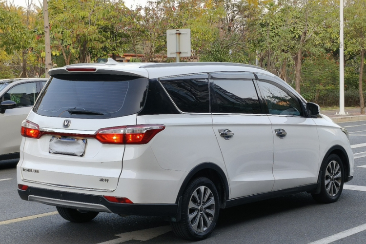 长安 凌轩 2017款 1.6L 手动精英型车身外观6005