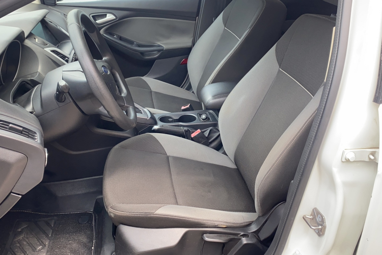 福特 福克斯 2012款 两厢 1.6L 自动舒适型局部细节19