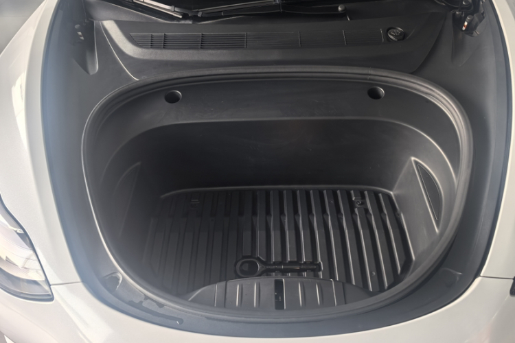 特斯拉 Model 3 2022款 后轮驱动版局部细节9002