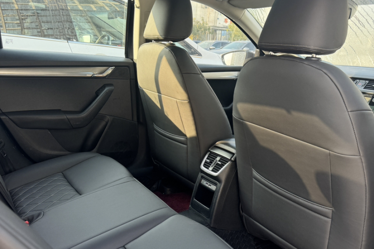 斯柯达 明锐 2018款 TSI230 DSG豪华版中控内饰7001