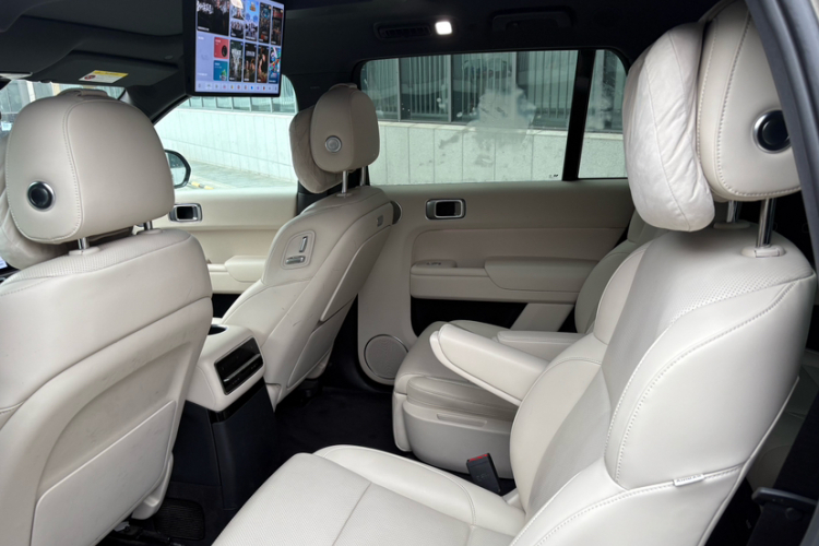 理想汽车 理想L9 2022款 Max中控内饰7006