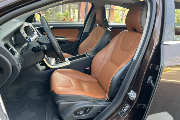 沃尔沃S60 2018款 S60L T3 智进版局部细节19