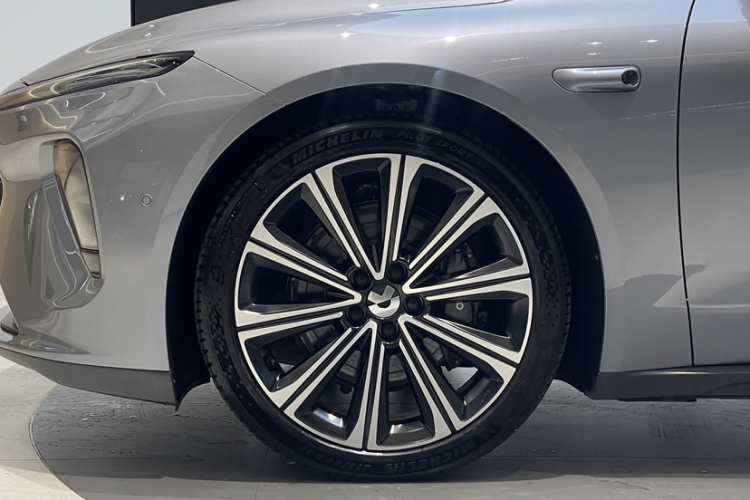 蔚来ET7 2024款 75kWh 行政签名版车身外观6009