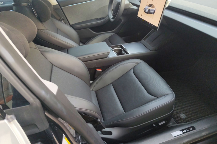 特斯拉 Model 3 2025款 后轮驱动版中控内饰7007