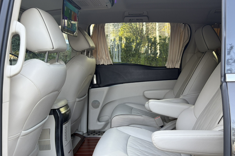 别克GL8 2021款 陆上公务舱 652T 豪华型中控内饰7001