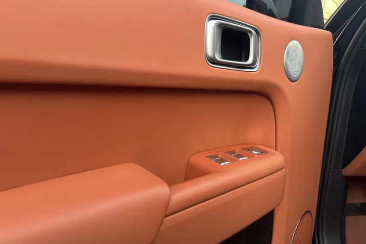 理想汽车 理想L8 2025款 Max 智能焕新版中控内饰7003