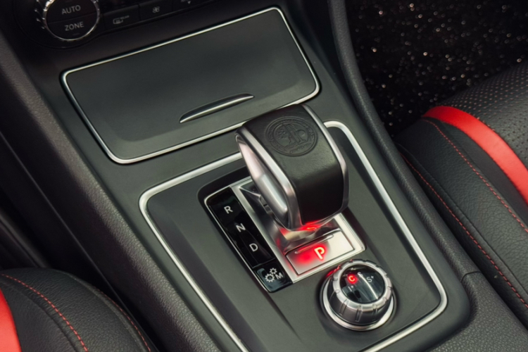 奔驰CLA AMG 2017款 改款 AMG CLA 45 4MATIC中控内饰7007