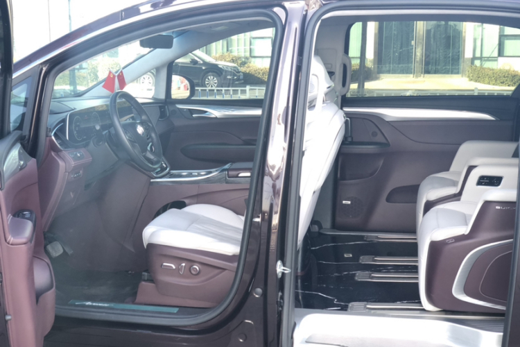 别克GL8 2023款 Avenir艾维亚 六座贤礼版中控内饰7009