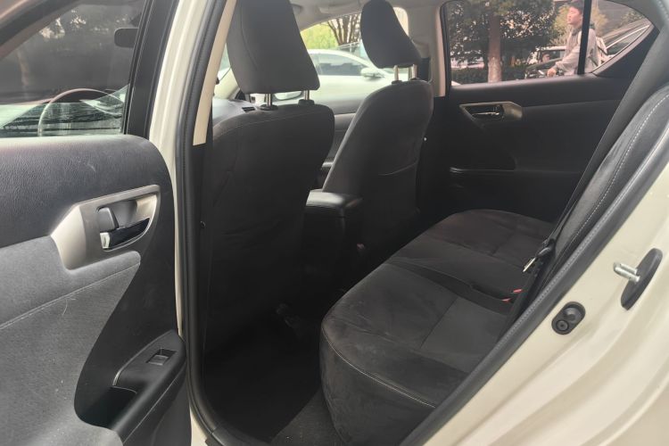 雷克萨斯CT 2017款 CT200h 精英版 单色 国V中控内饰7005