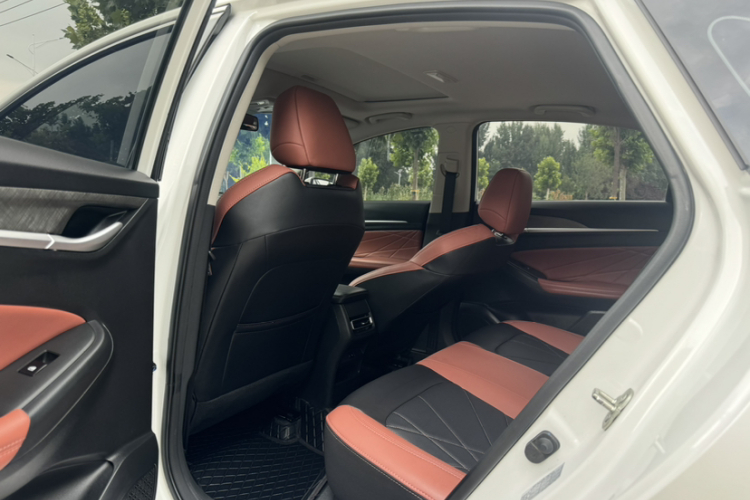 长安 逸动 2023款 畅享版 PLUS 蓝鲸NE 1.4T GDI DCT尊贵版中控内饰7003