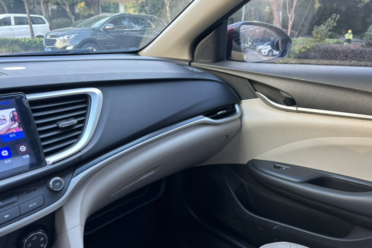 别克 英朗 2021款 典范 1.5L 自动精英型中控内饰7002