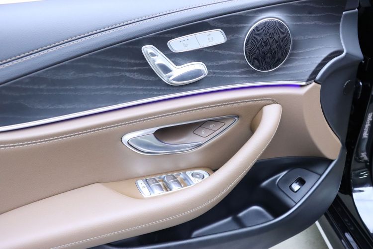 奔驰E级 2023款 E 260 L 运动型 4MATIC中控内饰7008