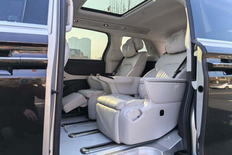 岚图汽车 岚图梦想家 2025款 PHEV 四驱旗舰乾崑版中控内饰7013