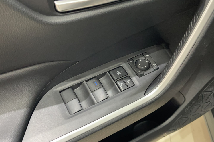 丰田 RAV4荣放 2020款 2.0L CVT两驱风尚版局部细节9004