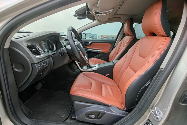 沃尔沃S60 2014款 S60L T5 智驭版中控内饰7004