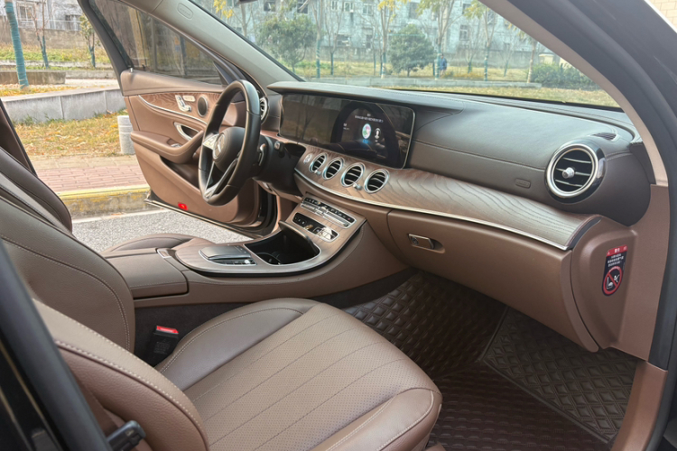 奔驰E级新能源 2022款 E 350 e L 插电式混合动力轿车中控内饰7005