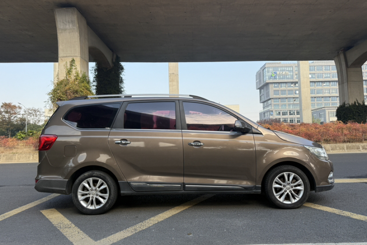 宝骏730 2016款 1.8L iAMT舒适型 7座车身外观6002