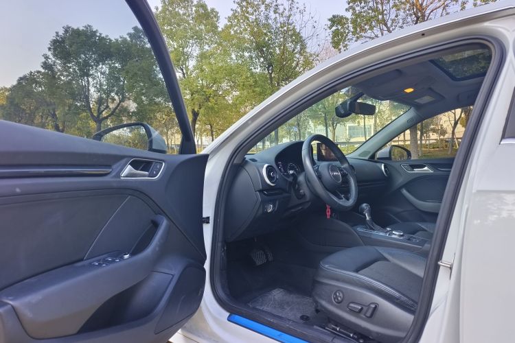 奥迪A3 2020款 Sportback 35 TFSI 时尚型 国VI中控内饰7001