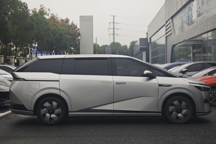 小鹏X9 2024款 610长续航Pro车身外观6008