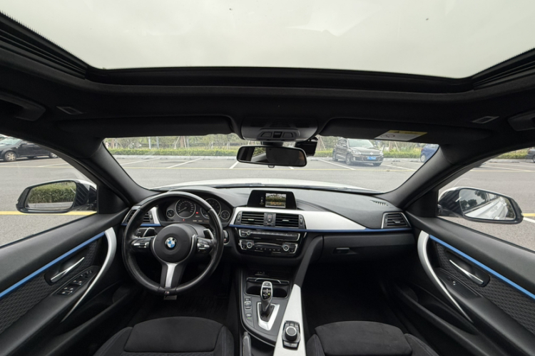 宝马3系 2018款 320i M运动套装中控内饰7005