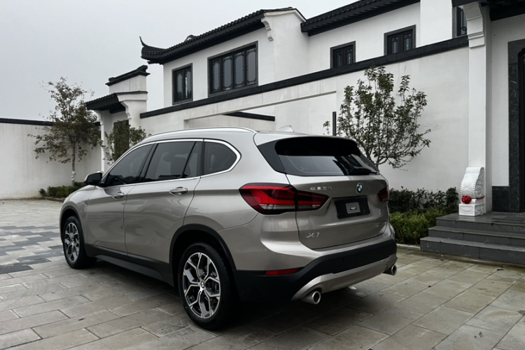 宝马X1 2022款 sDrive25Li 领先型车身外观6005