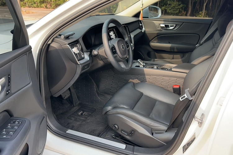 沃尔沃S60 2023款 B4 智远豪华版中控内饰7004