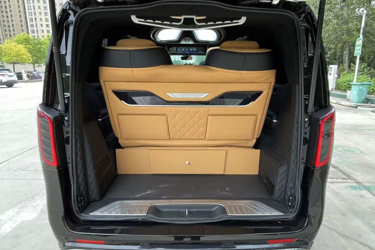 奔驰 威霆 2023款 2.0T 精英版 7座局部细节23