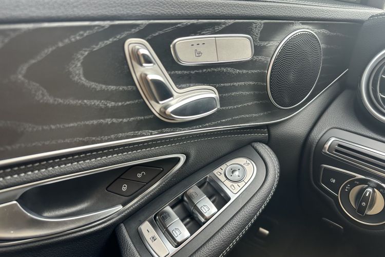 奔驰C级 2019款 C 260 L 运动版局部细节9007