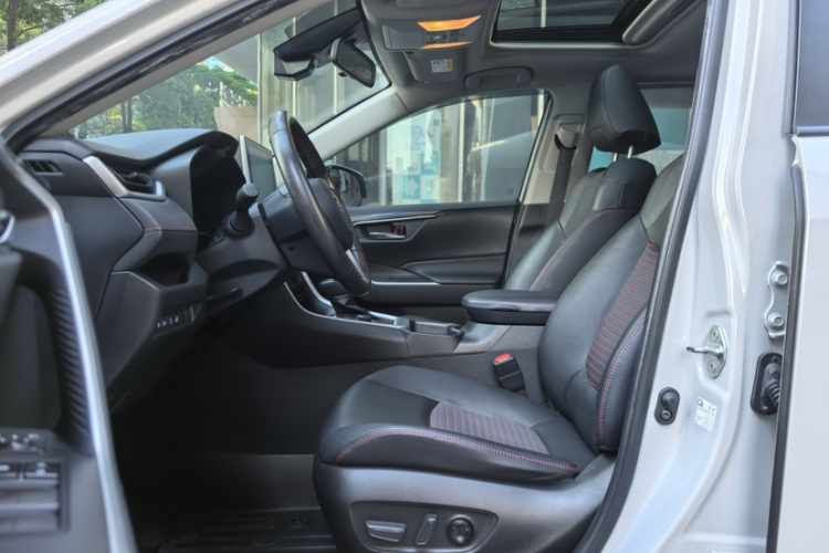 丰田 RAV4荣放双擎E+ 2021款 2.5L 两驱精英Pro中控内饰7011