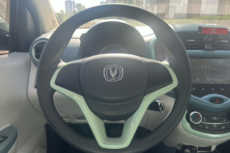 长安欧尚 奔奔E-Star 2021款 国民版 心悦版 磷酸铁锂（31.18kWh）局部细节13