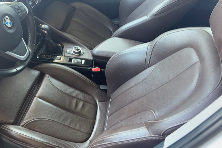 宝马X1 2016款 sDrive20Li 豪华型局部细节9004