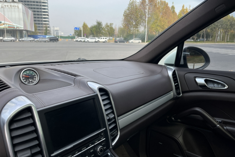 保时捷 2011款 Cayenne S 4.8L中控内饰7006