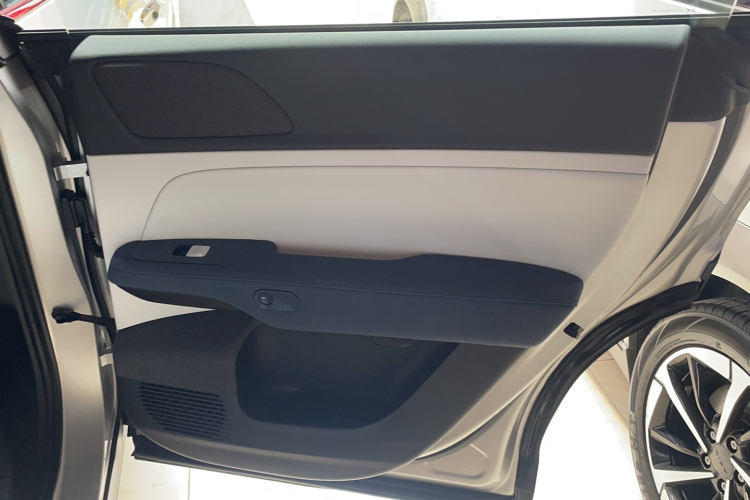 小鹏G6 2023款 700 四驱性能 Max中控内饰7010