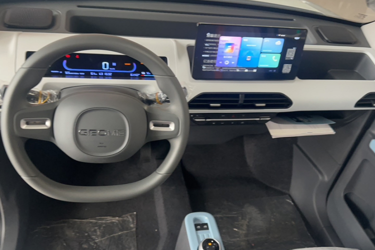 吉利银河 2024款 熊猫mini 200km 耐力熊中控内饰7001