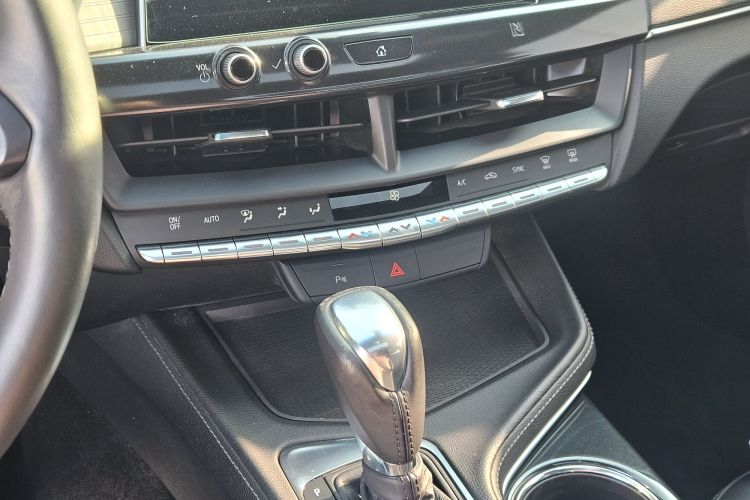 凯迪拉克CT4 2021款 28T 风尚型中控内饰7008