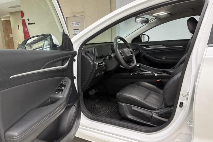 长安 逸动 2022款 PLUS 1.6L GDI CVT精英型中控内饰7002
