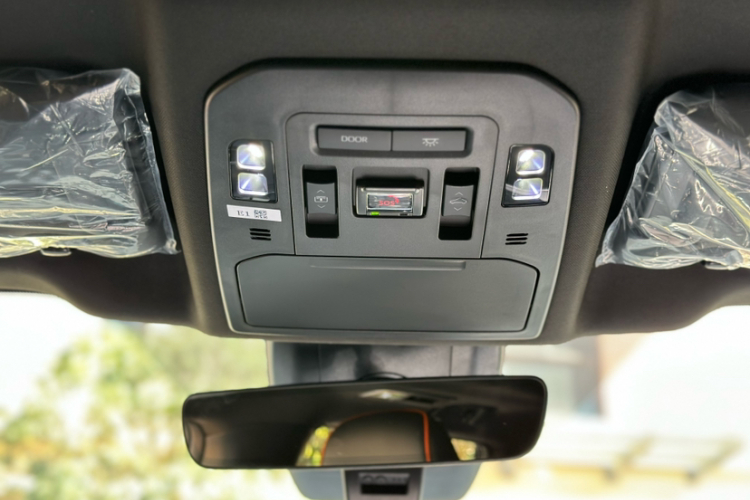 丰田 皇冠陆放 2024款 2.5L HEV四驱尊贵版中控内饰7002