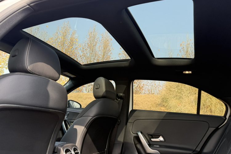 奔驰A级 2022款 改款三 A 200 L 运动轿车时尚型局部细节22