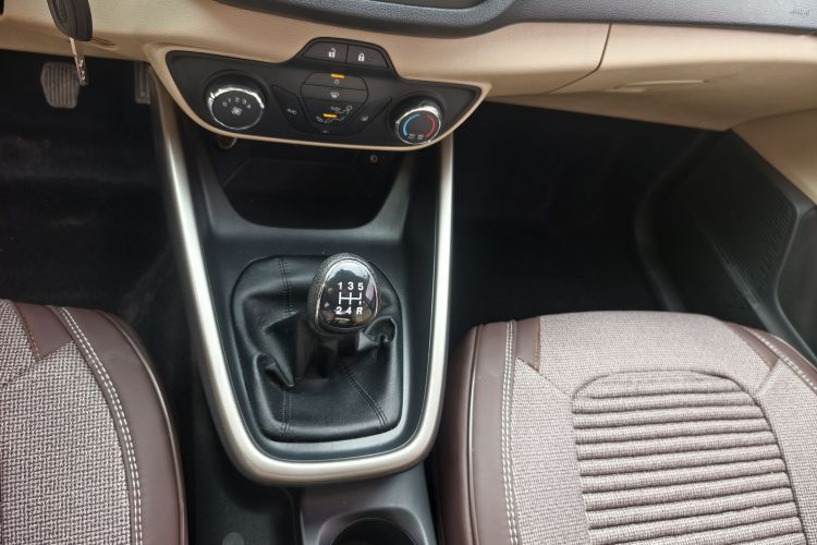 福特 福睿斯 2015款 1.5L 手动舒适型中控内饰7006