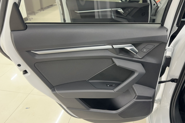 奥迪A3 2021款 Sportback 35 TFSI 进取运动型中控内饰7007